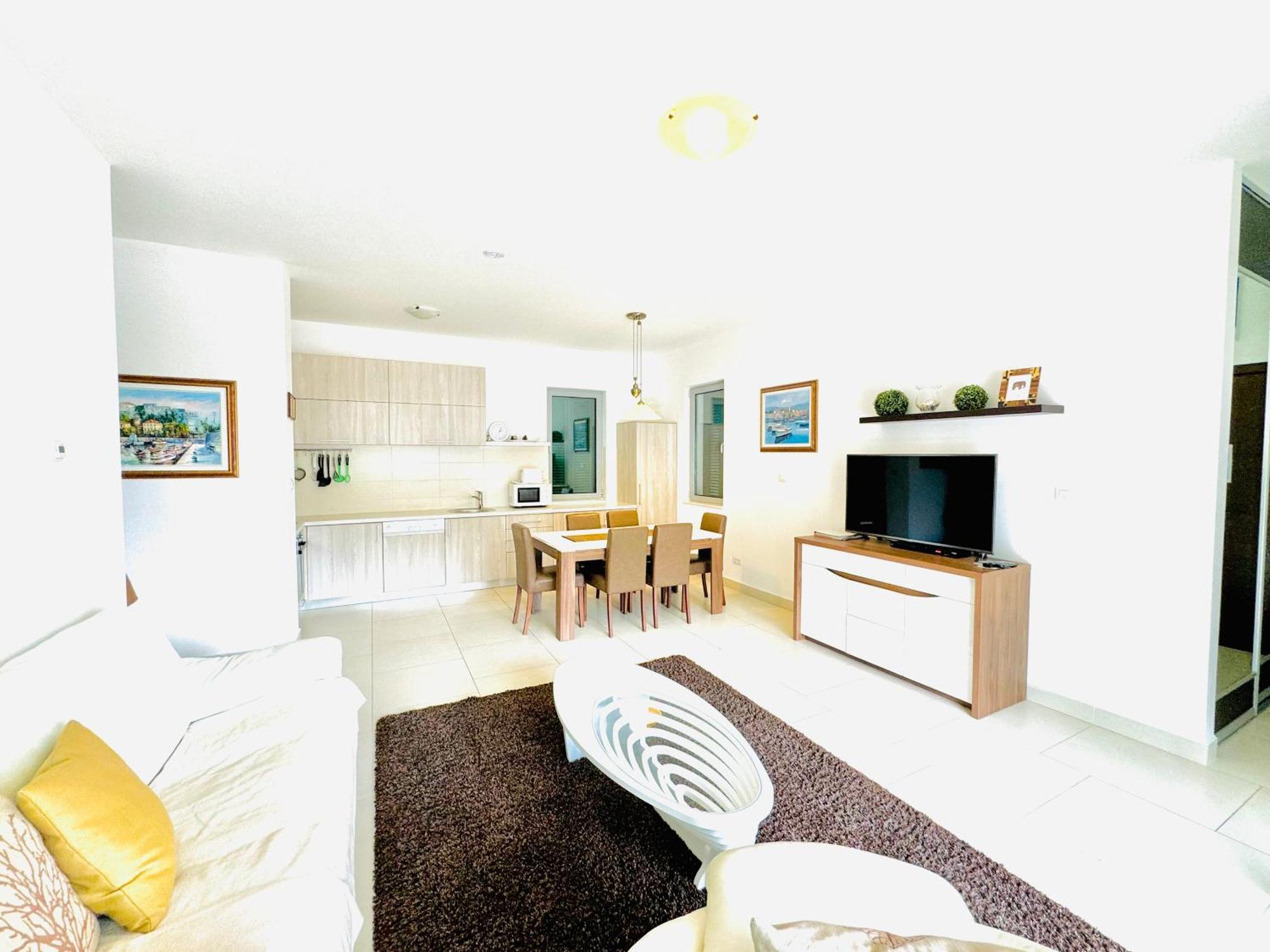 Lavender Bay Apartment C21 Morinj Bagian luar foto