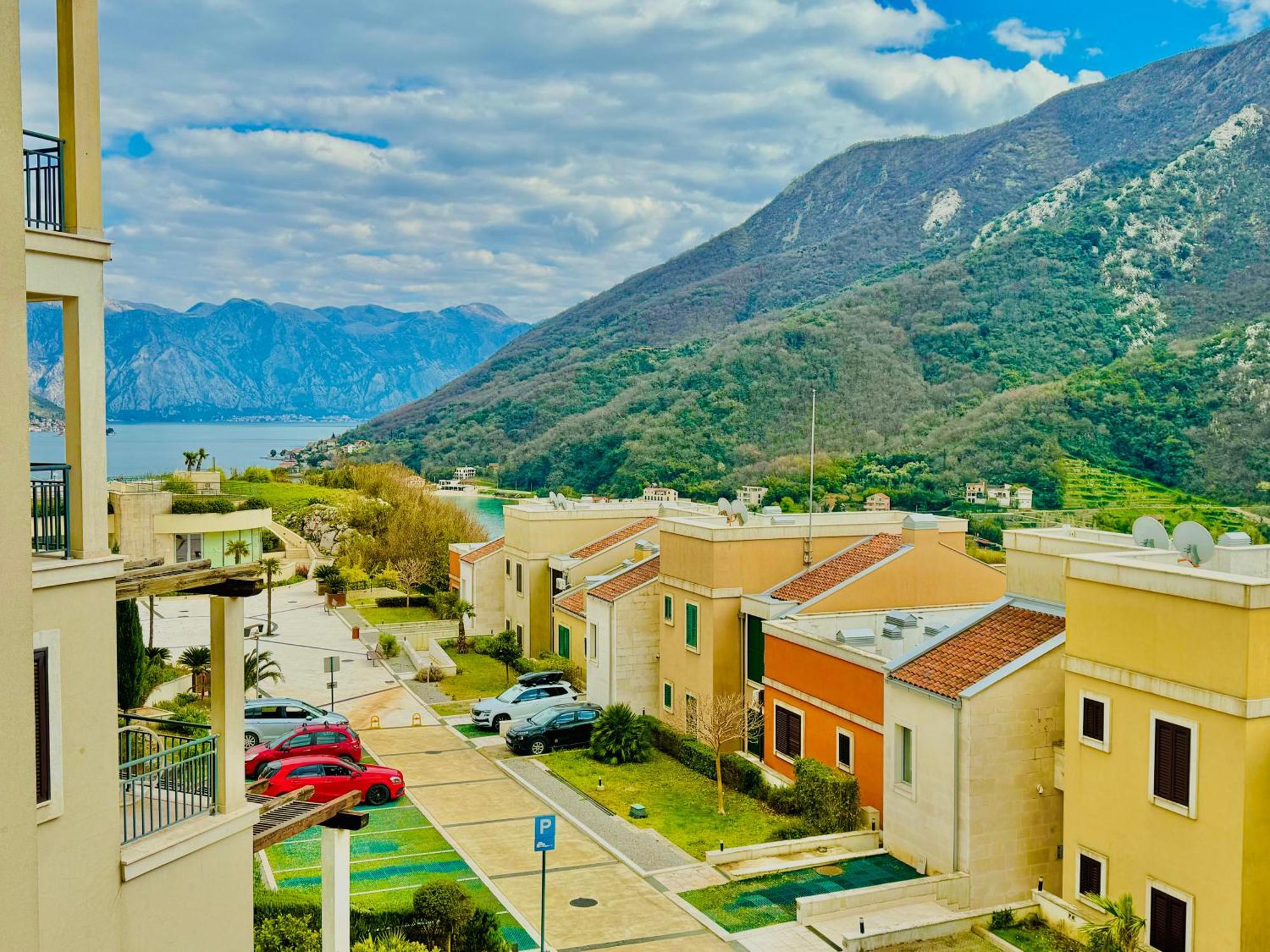 Lavender Bay Apartment C21 Morinj Bagian luar foto