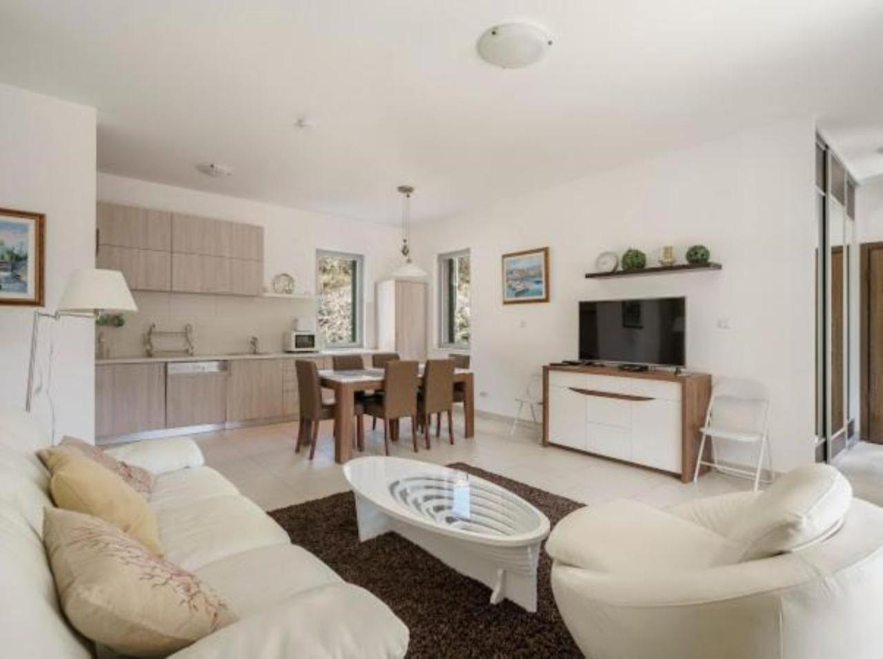 Lavender Bay Apartment C21 Morinj Bagian luar foto