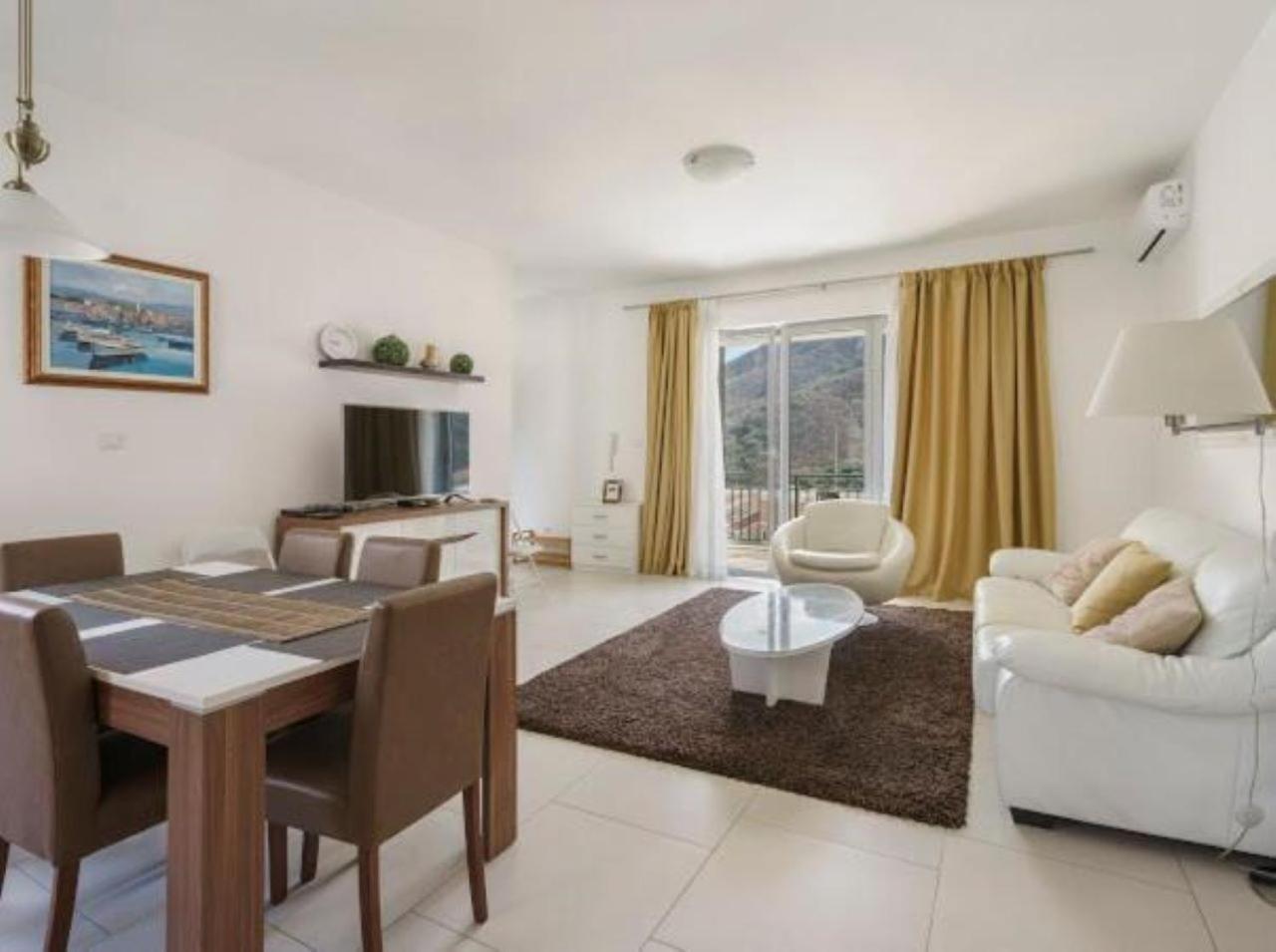 Lavender Bay Apartment C21 Morinj Bagian luar foto